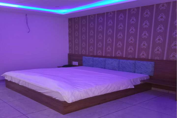 Room 11 of 17