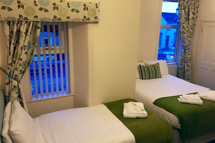Room 13 of 35