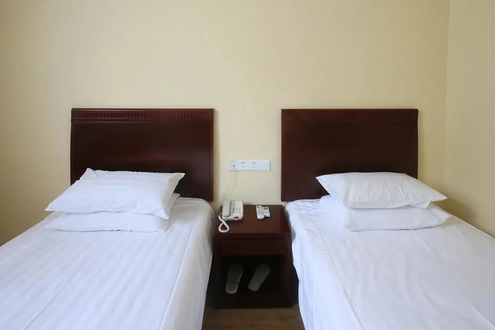 Room 3 of 8