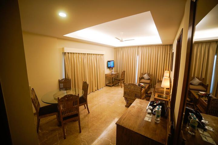 Room 12 of 124