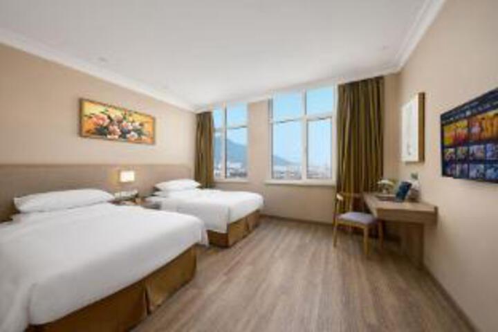 Room 6 of 7