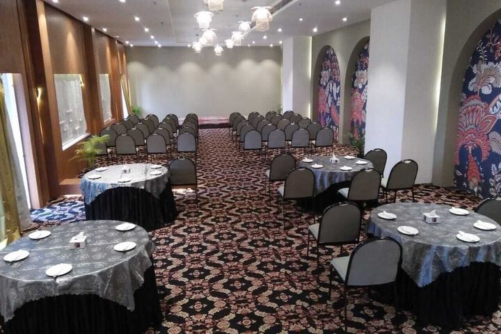 Ballroom/Hall 47 of 93