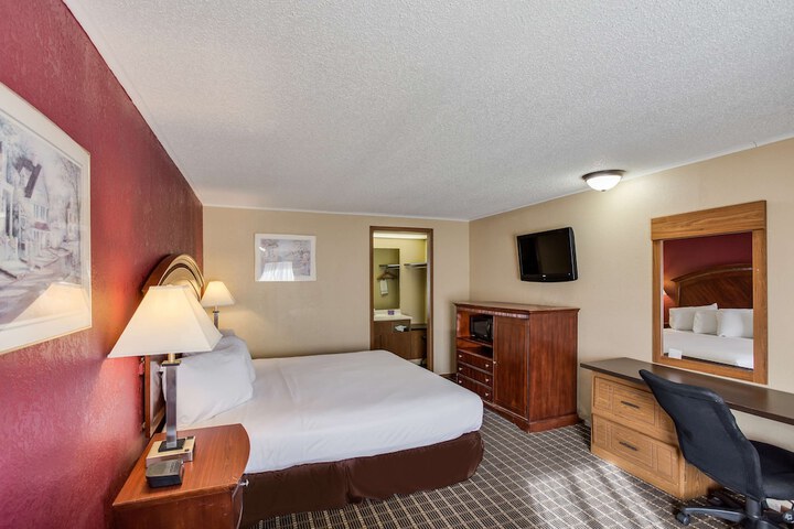 1 King Bed (9 of 11)