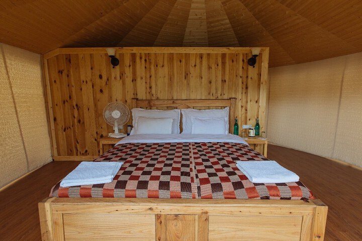 Room 5 of 17