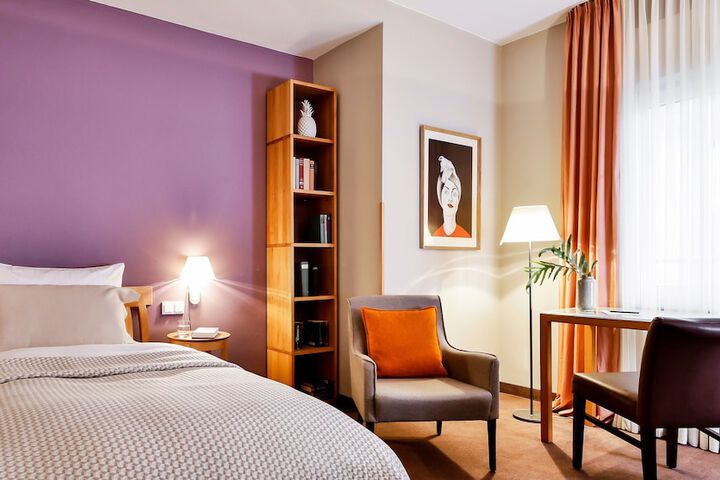 Room 6 of 37