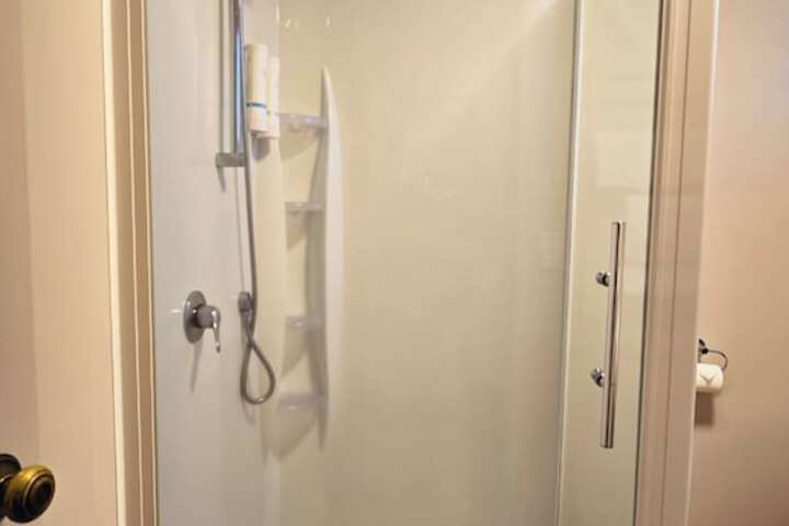 Room 123 of 175
