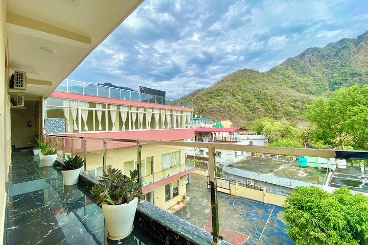 Tapovan New Residency (5 minutes walk to Laxman jhula)