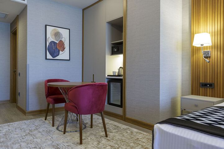 Room 28 of 61
