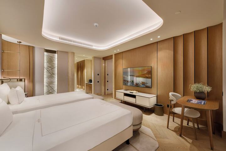 Room 16 of 108