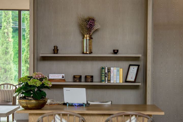 Concierge desk