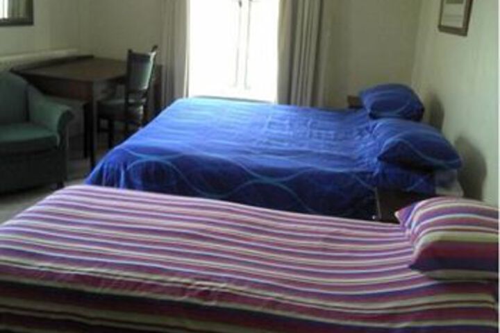 Room 6 of 8