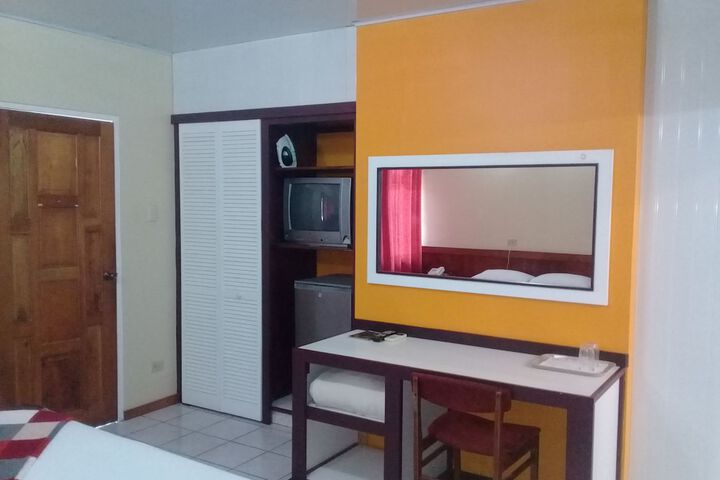 Room 4 of 11