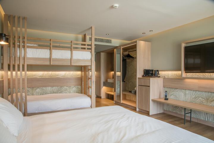 Room 165 of 328