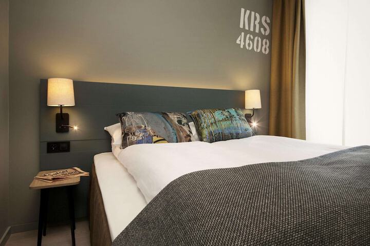 Room 15 of 38