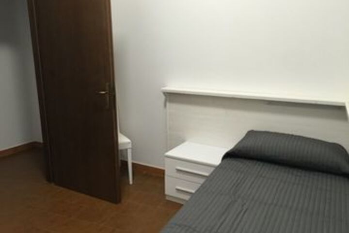 Room 12 of 38