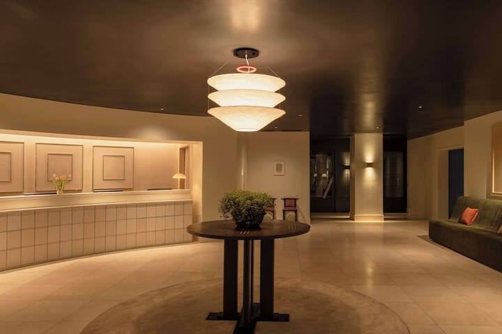 Entrance & Lobby