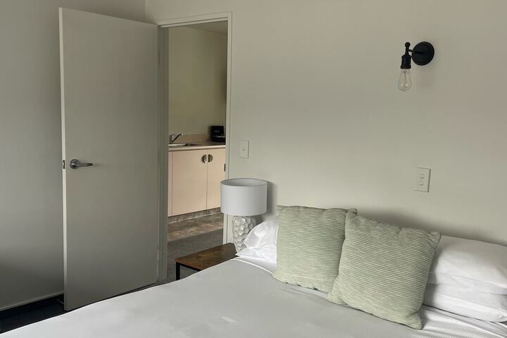 Room 12 of 85