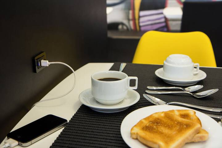 Breakfast/Coffee Service 26 of 32