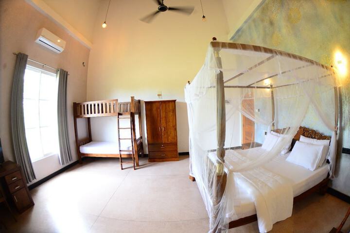 Room 4 of 9