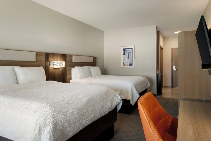 2 Queen Beds (7 of 15)