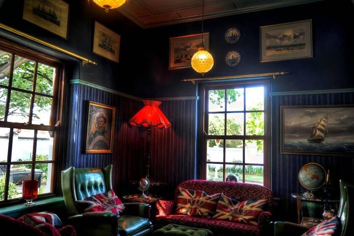 Lounge 83 of 159