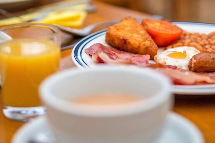 Breakfast/Coffee Service 27 of 33