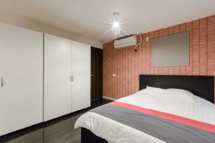 Room 107 of 182