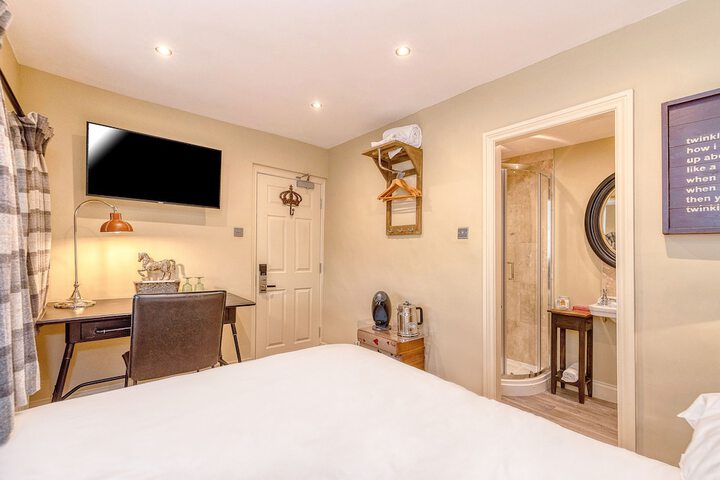 Room 2 of 29