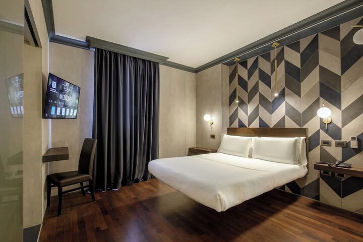 Room 36 of 185