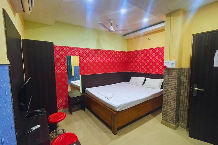 Room 8 of 25