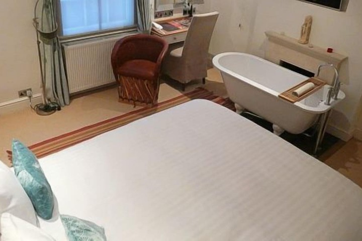 Room 37 of 77