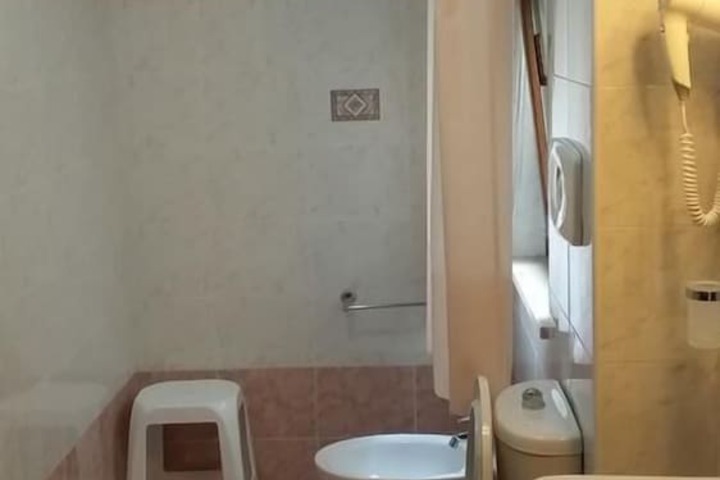 Room 14 of 37