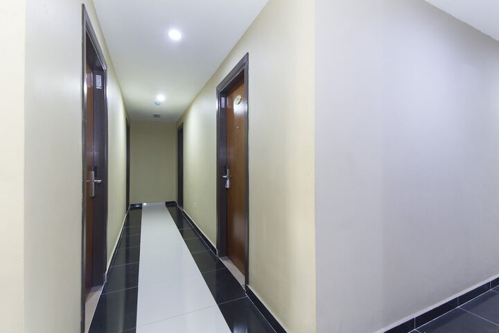 Ballroom/Hall 35 of 39