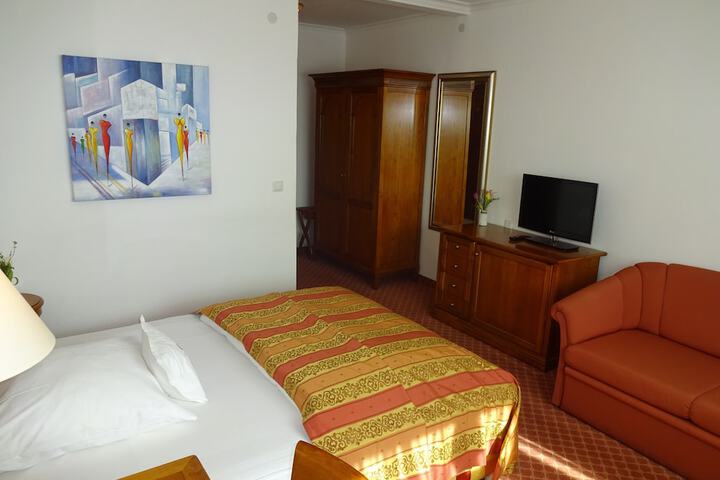 Room 27 of 71