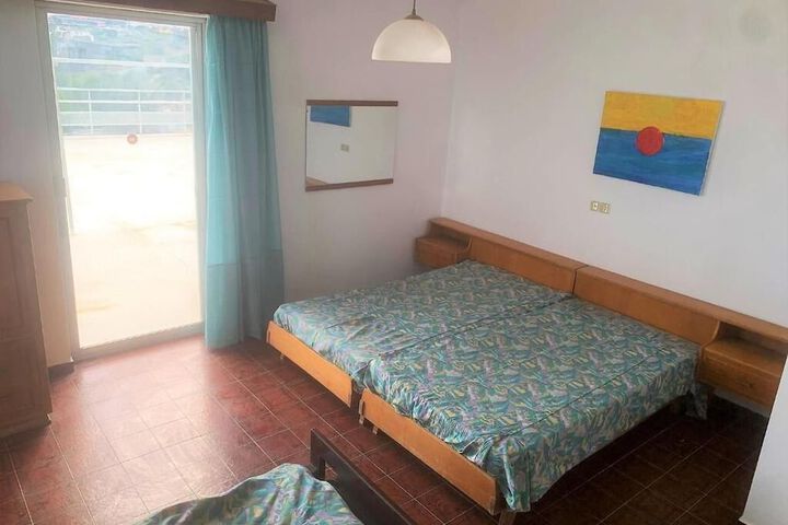 Room 18 of 76