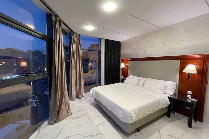 Room 5 of 17