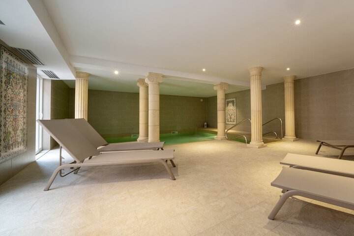 Hotel Pool