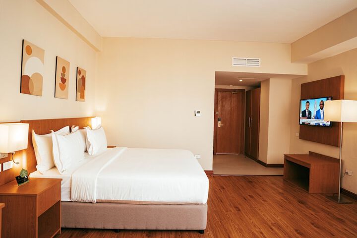 Room 3 of 34