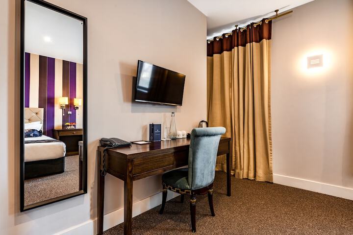 Room 10 of 36