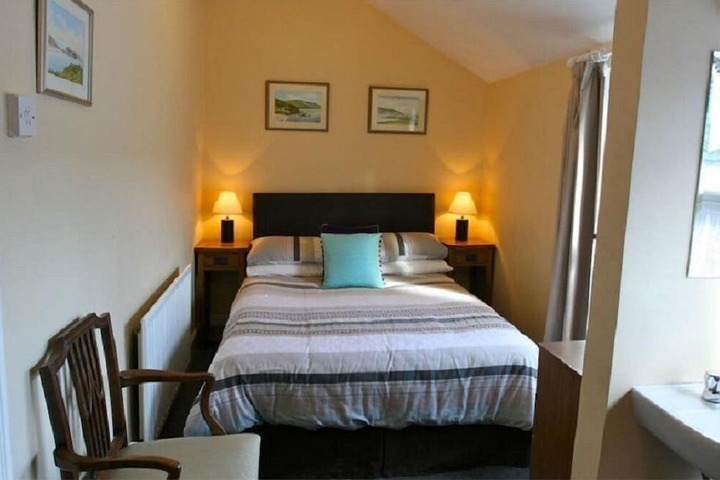 Room 4 of 19