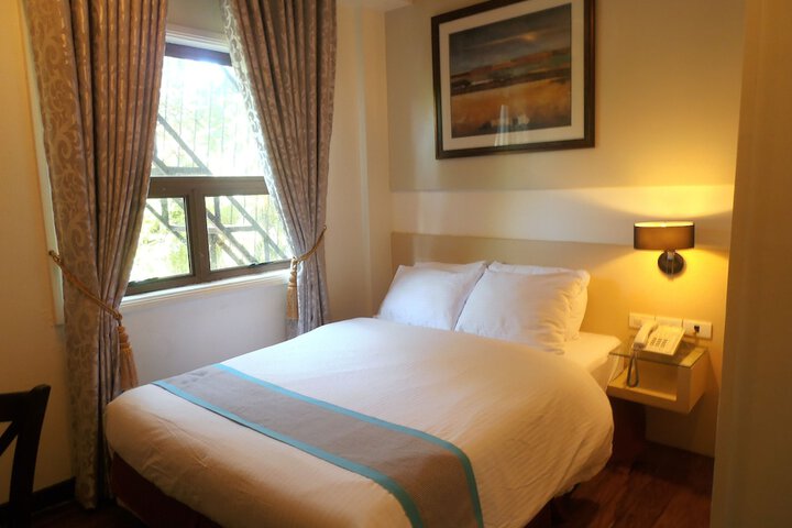 Room 4 of 66