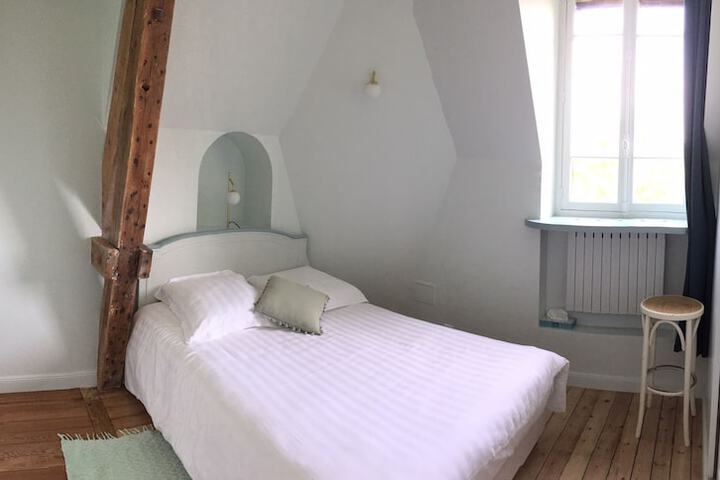 Room 3 of 53