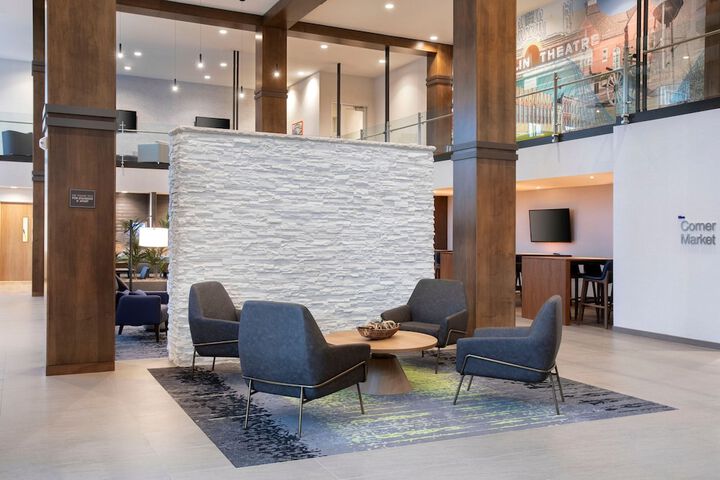 Lobby lounge