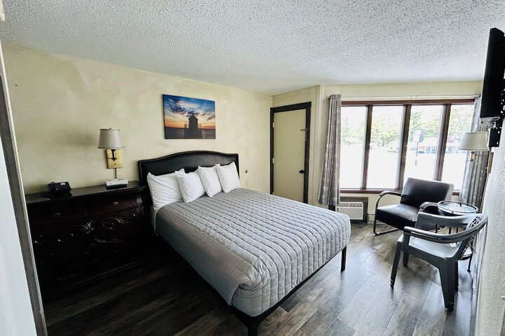 Single Room Balcony City View Upper Level Stairs Only (10 of 10)