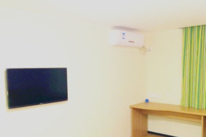Room 4 of 8