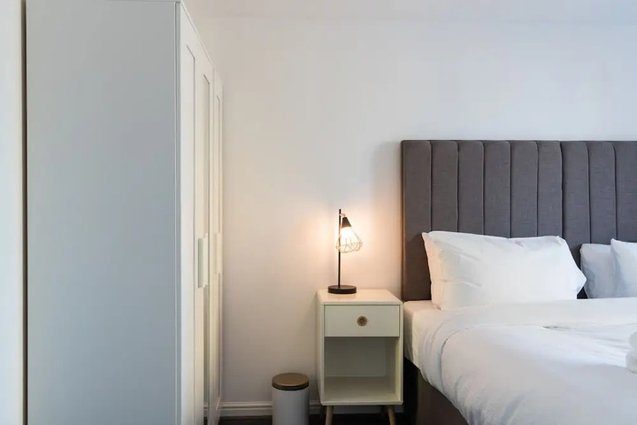 Room 5 of 14