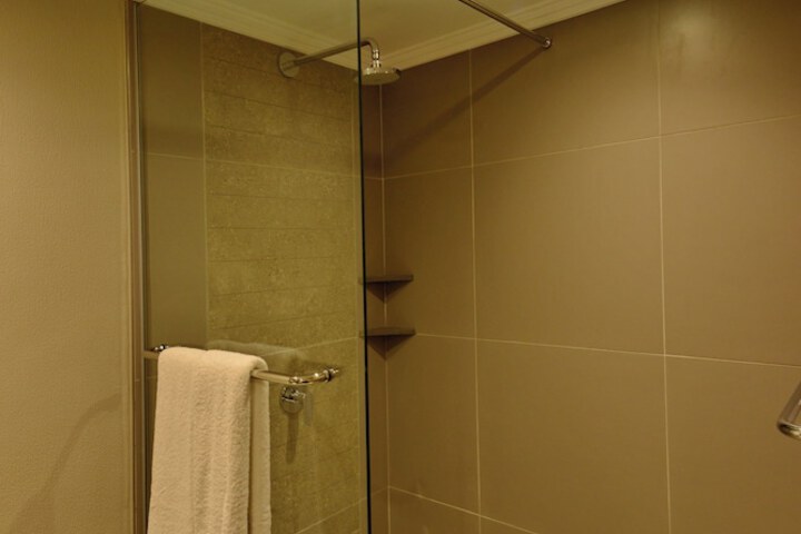 Room 9 of 28