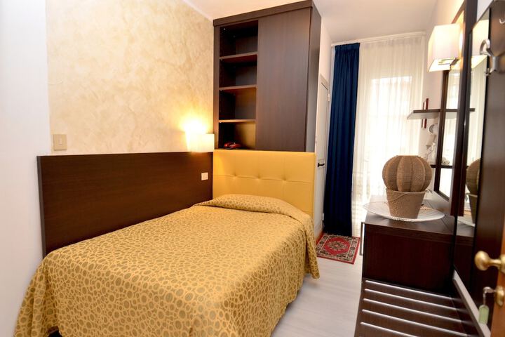 Room 4 of 39