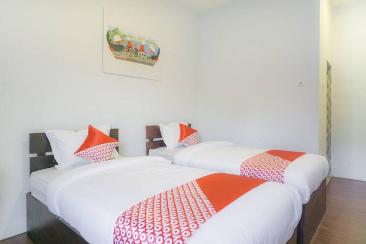 Room 10 of 32