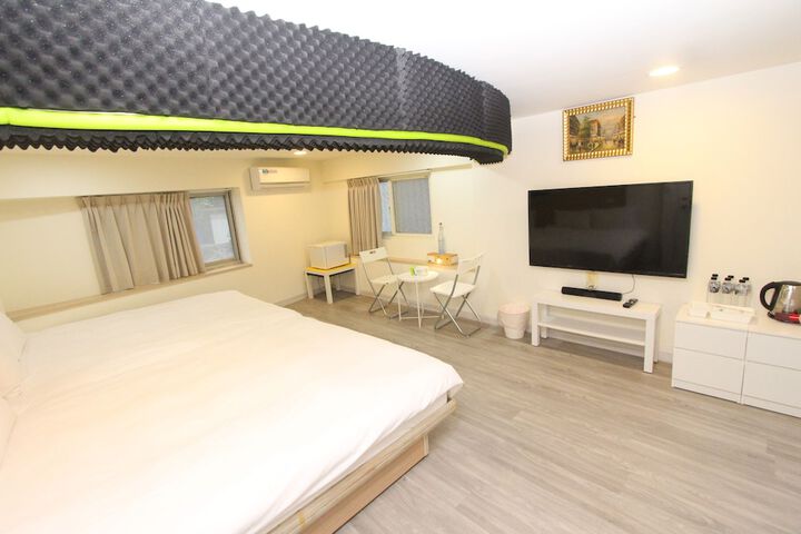 Room 106 of 246